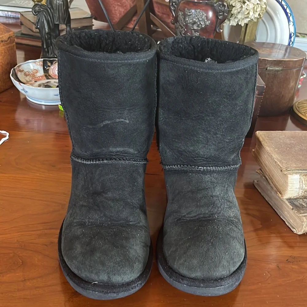 Classic Short Black UGGS